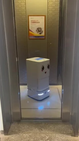 Robôs fazem entregas e limpeza em hotel da China